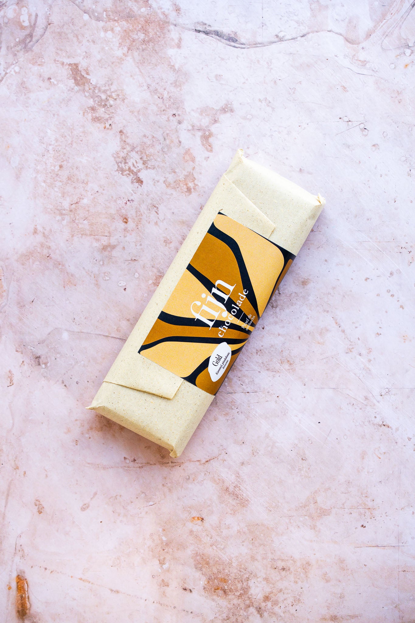 Ambachtelijke Gold chocolade met pindakaas karamel brownie | PRE-ORDER 9 OKT