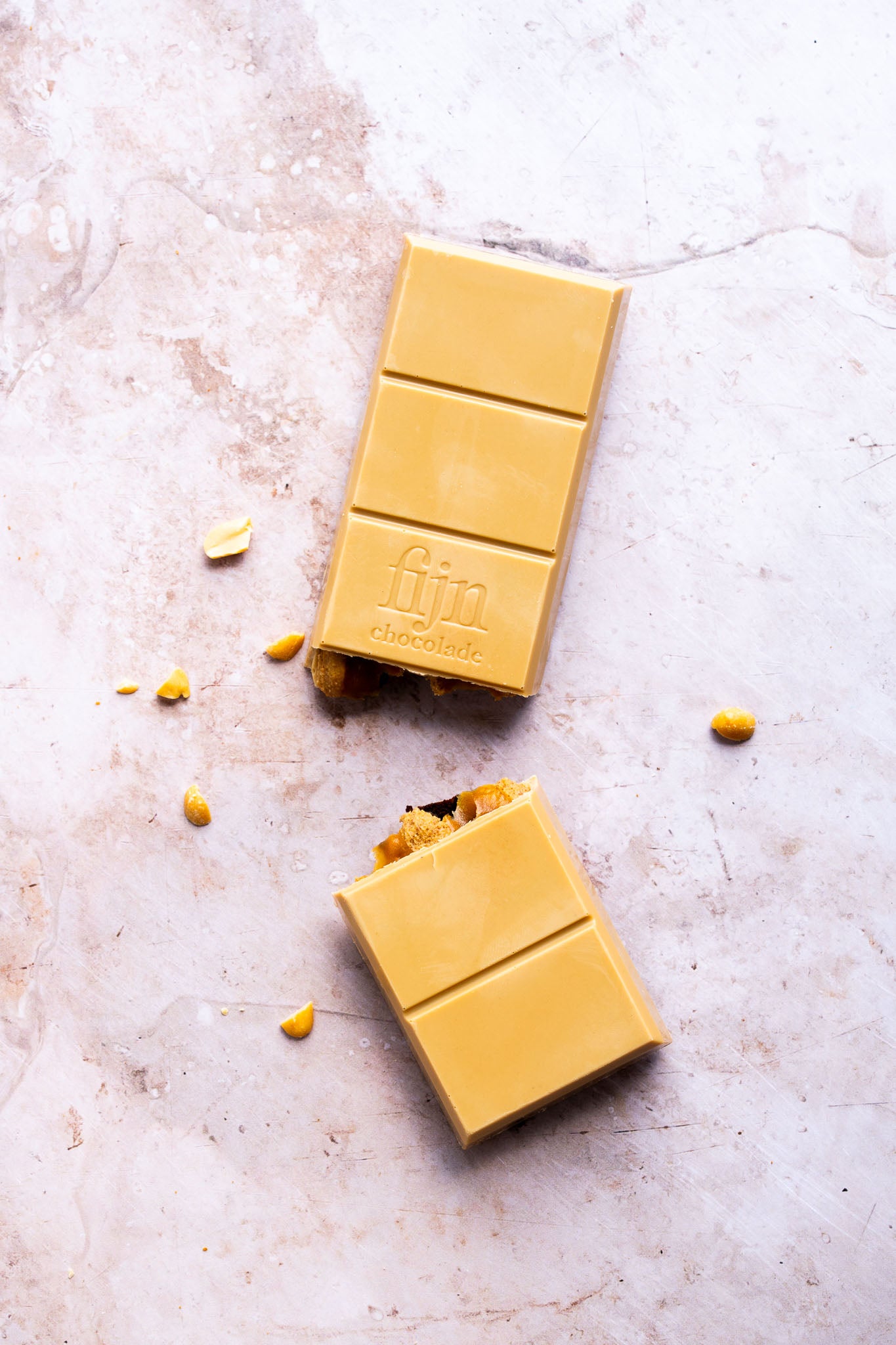 Ambachtelijke Gold chocolade met pindakaas karamel brownie | PRE-ORDER 9 OKT