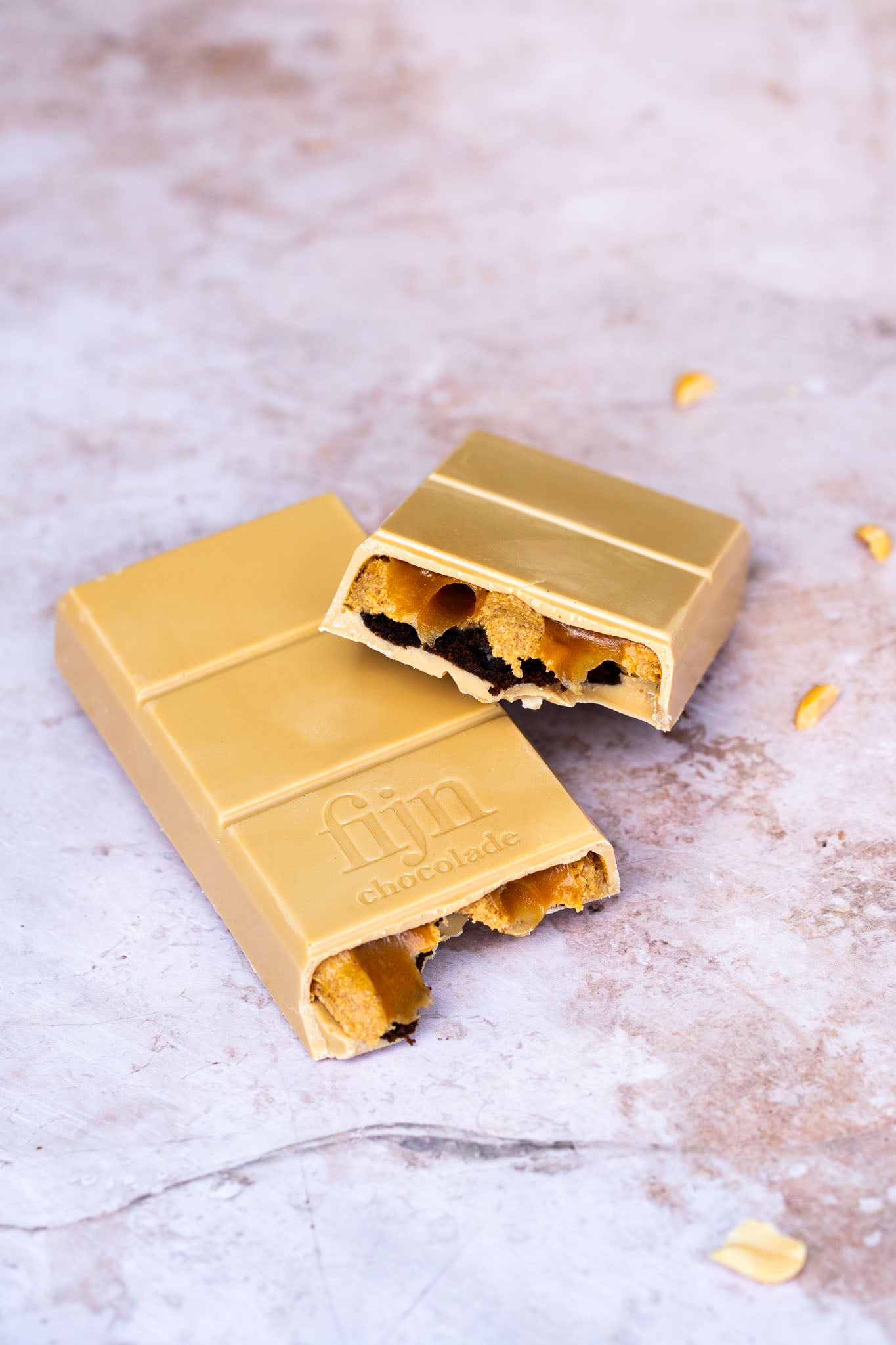 Ambachtelijke Gold chocolade met pindakaas karamel brownie | PRE-ORDER 9 OKT