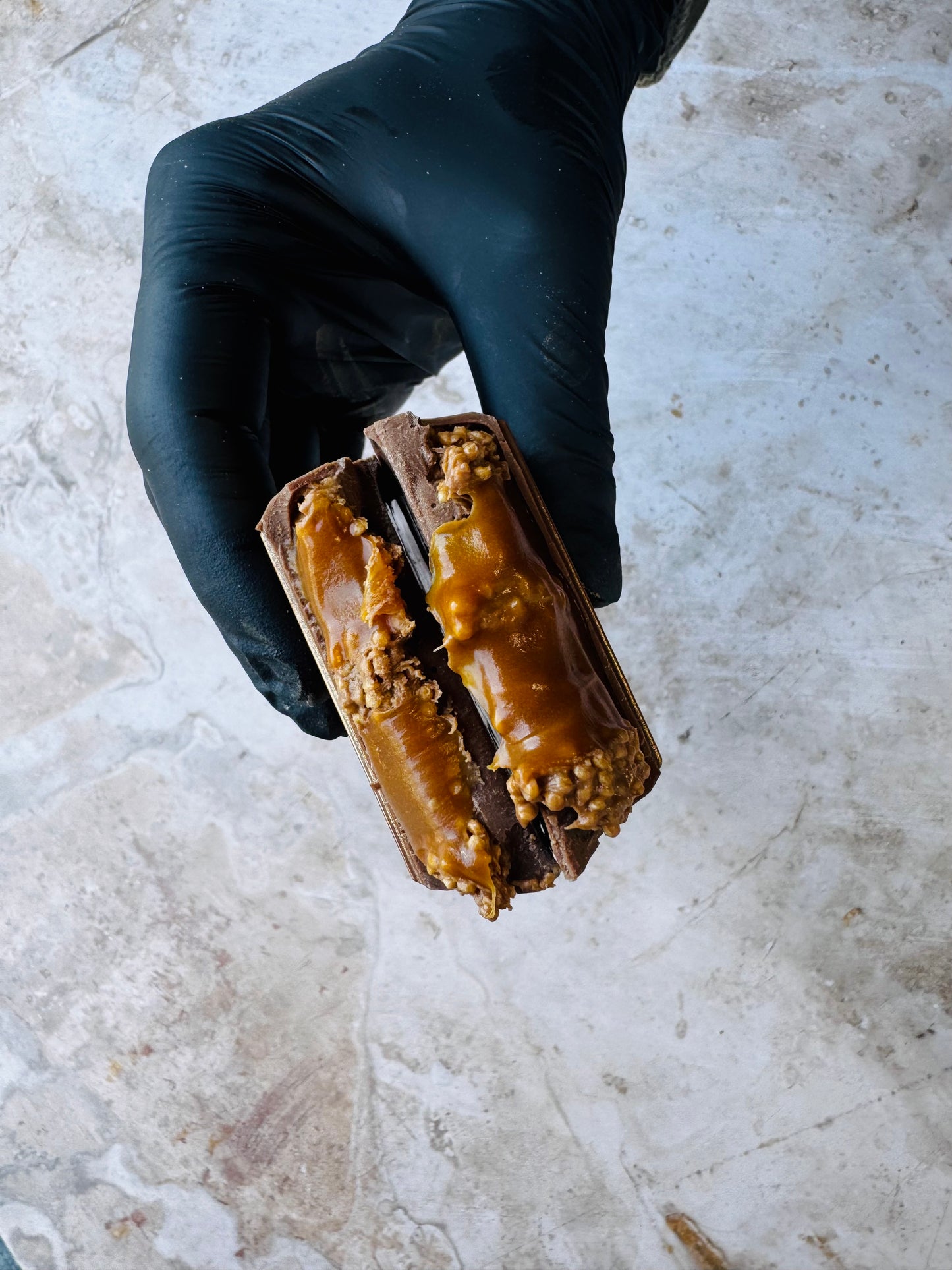 Ambachtelijke Melkchocolade met karamel crunch | verzending 14 mei