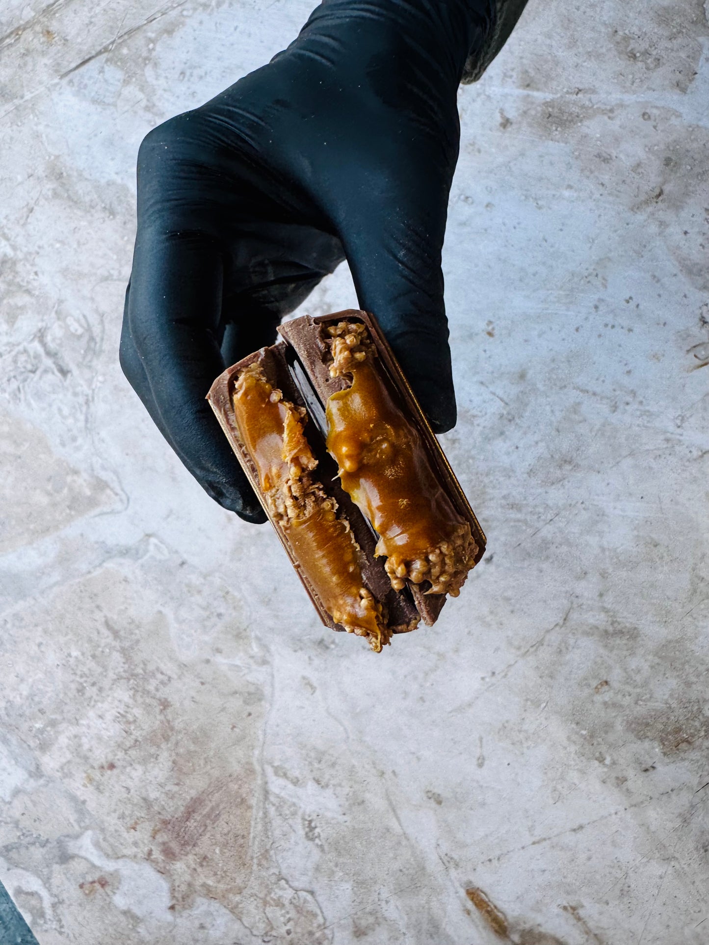 Ambachtelijke Melkchocolade met karamel crunch | verzending 14 mei