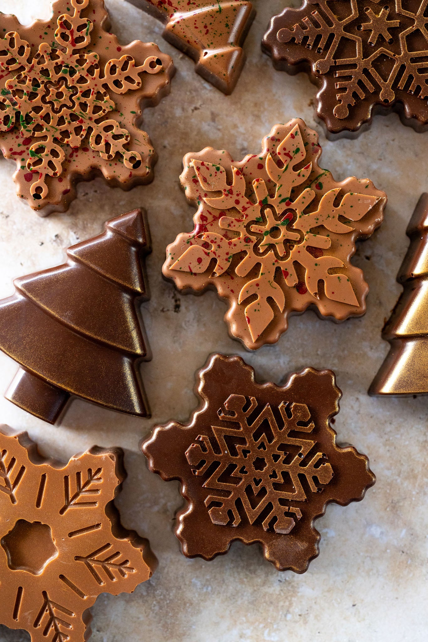Ambachtelijke kerstchocolade | Kerstbomen en sneeuwsterren | 50-60 gram