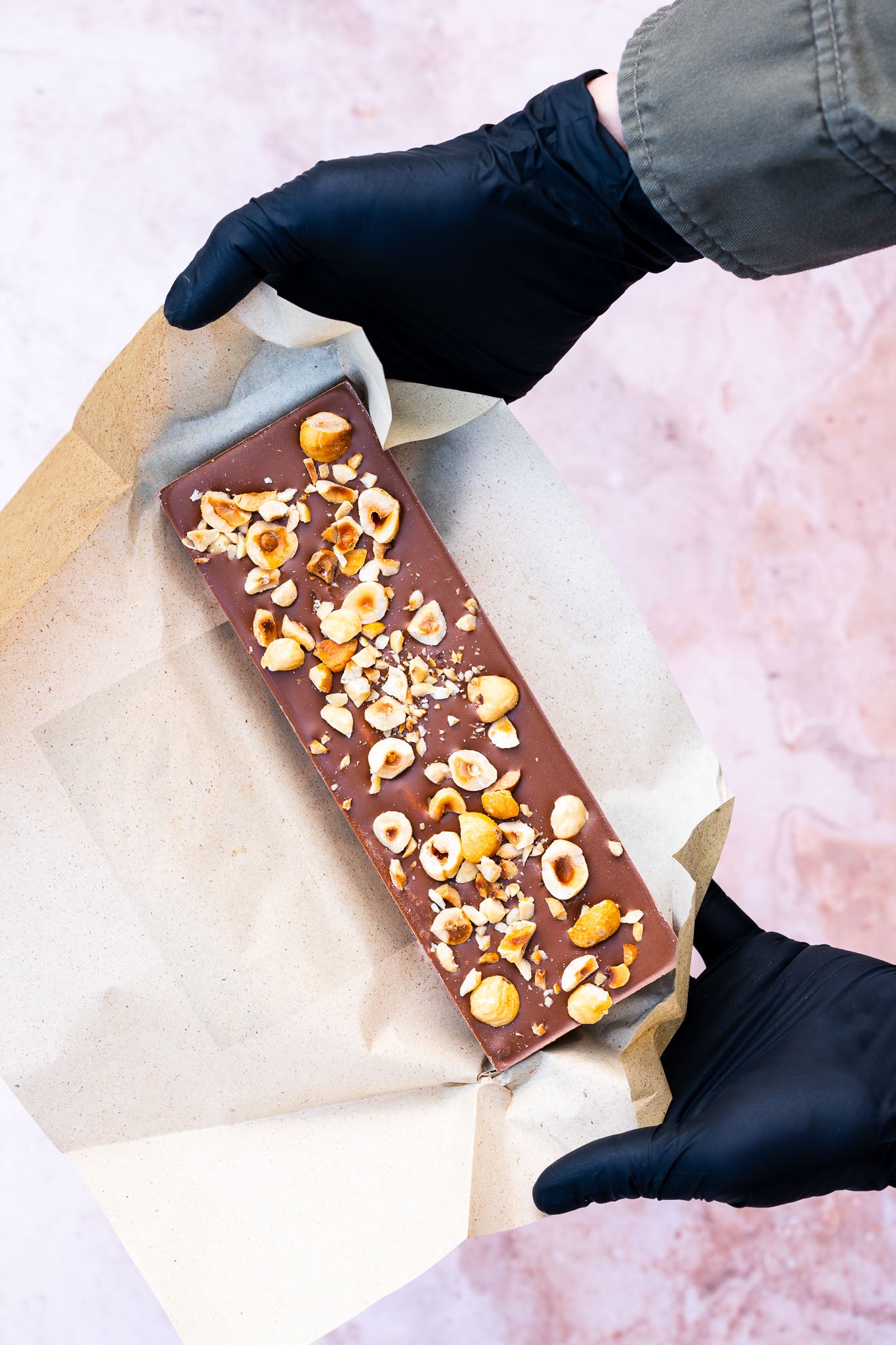 Ambachtelijke melkchocolade met hazelnoot bueno vulling | 200 gram