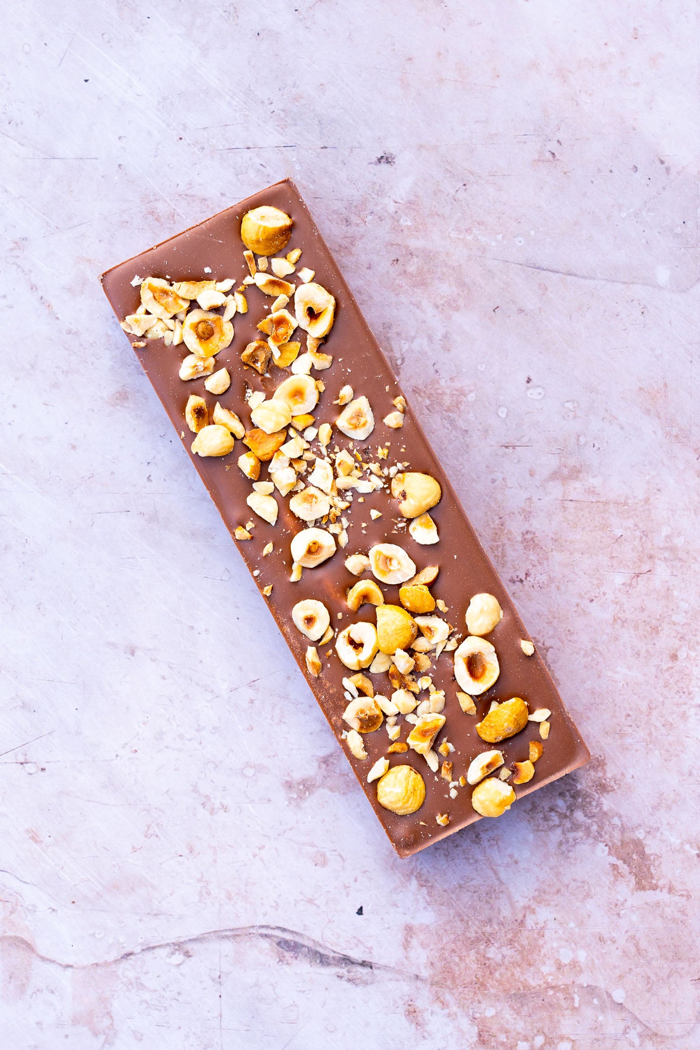 Ambachtelijke melkchocolade met hazelnoot bueno vulling | 200 gram