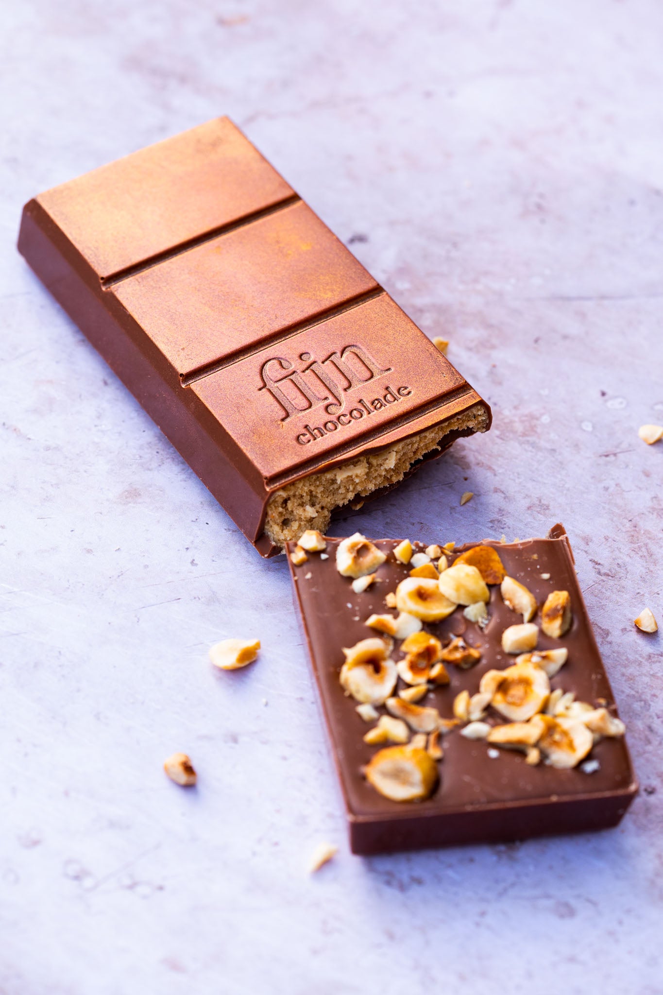 Ambachtelijke melkchocolade met hazelnoot bueno vulling | 200 gram