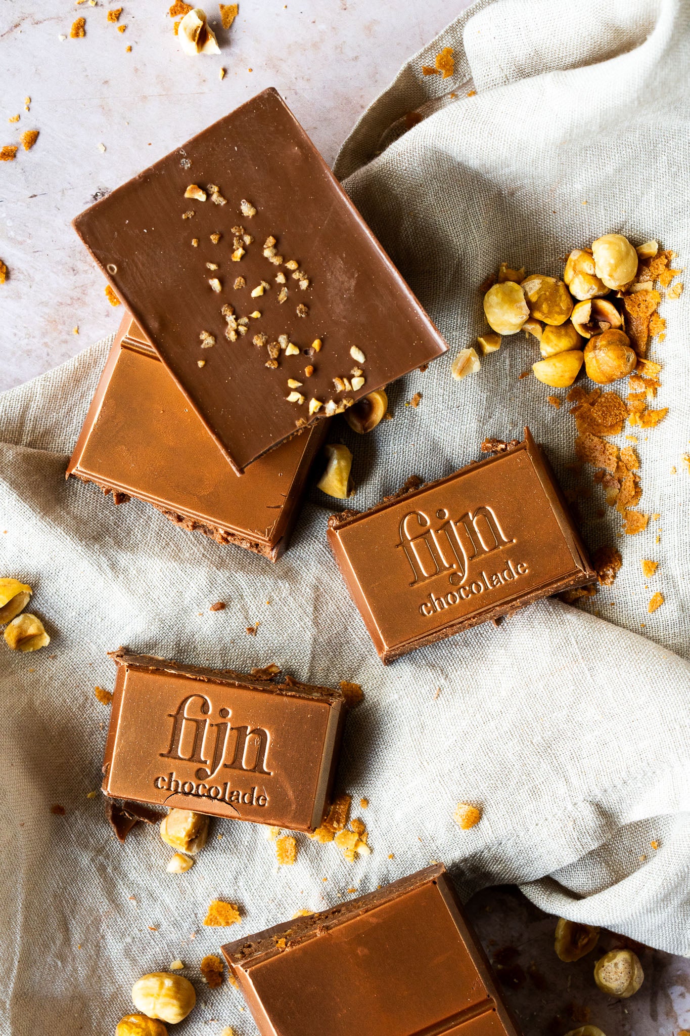 Ambachtelijke melkchocolade met (no) Rocher vulling