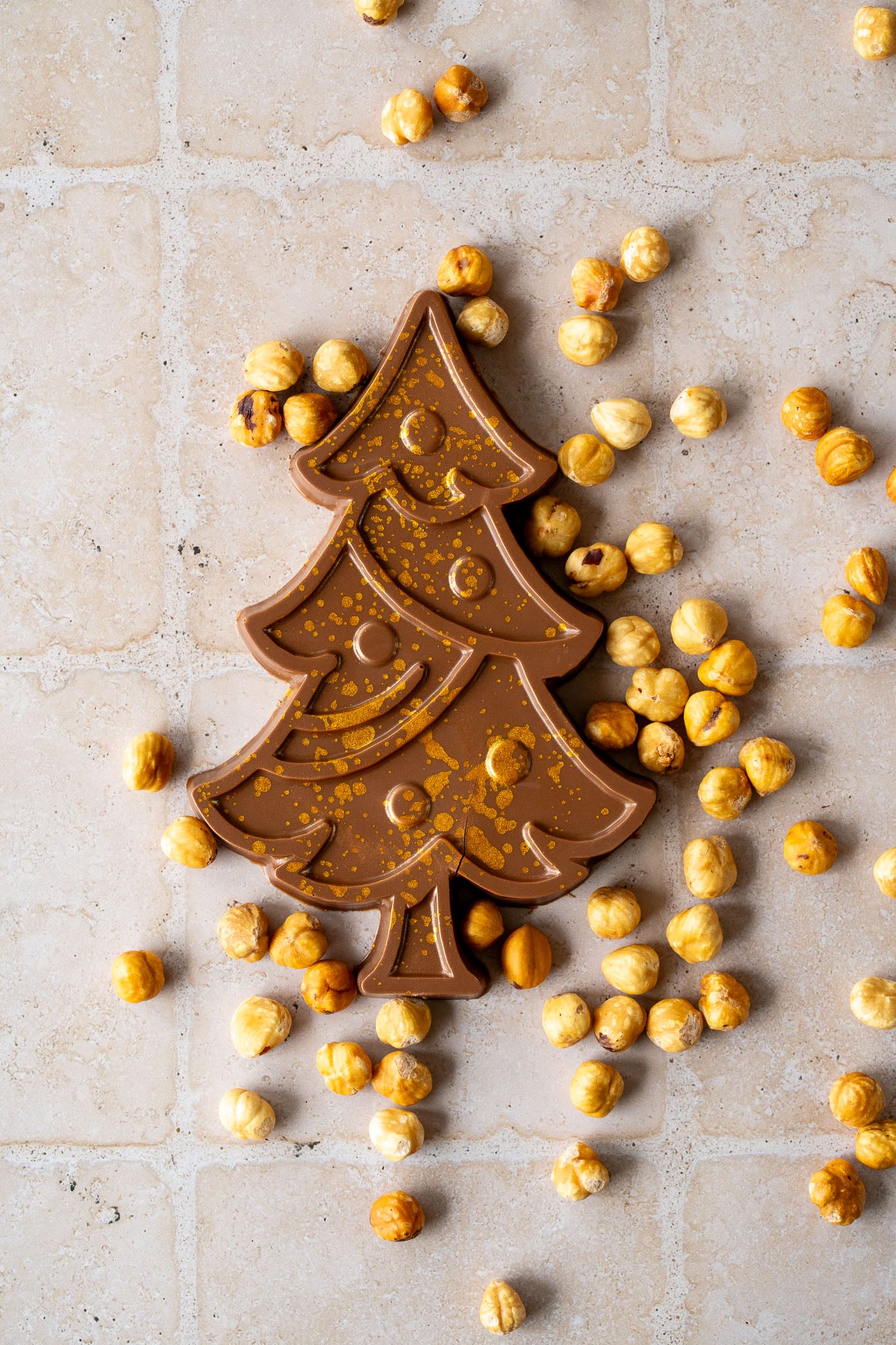 Ambachtelijke kerstchocolade | Kerstboom gevuld met rocher