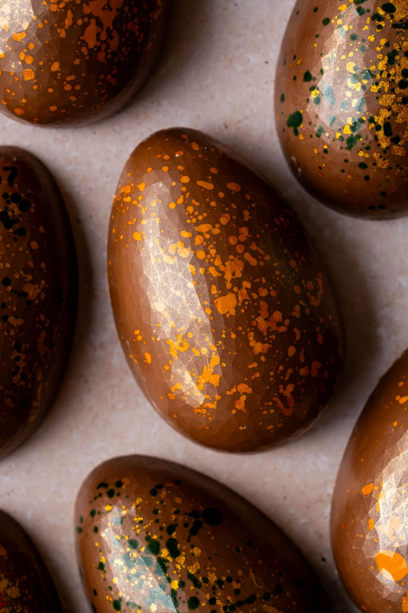 Ambachtelijk gevuld half Paaseitje | 90 gram