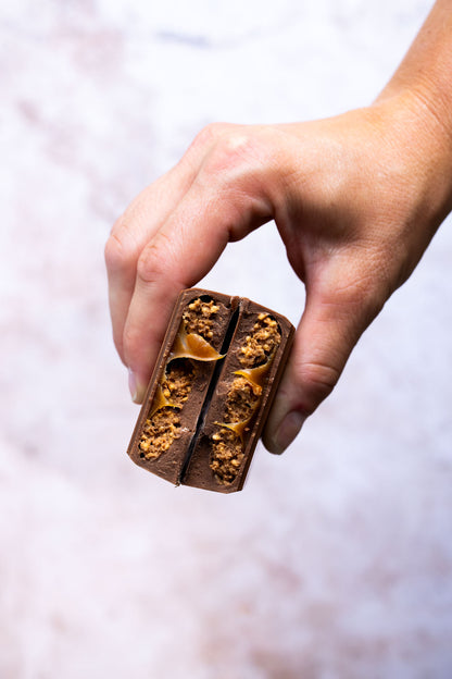 Ambachtelijke Melkchocolade met karamel crunch