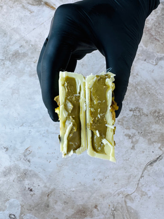 Ambachtelijke witte chocolade met pistache crème | verzending 14 mei