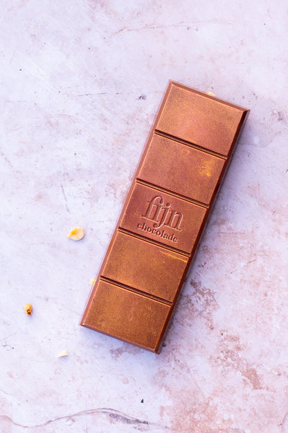 Ambachtelijke melkchocolade met hazelnoot bueno vulling | 200 gram