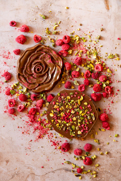 Ambachtelijke chocolade bloem | Melkchocolade met framboos en pistache
