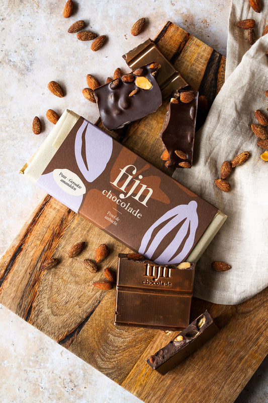 Ambachtelijke pure chocolade met gerookte amandelen | 300 gram