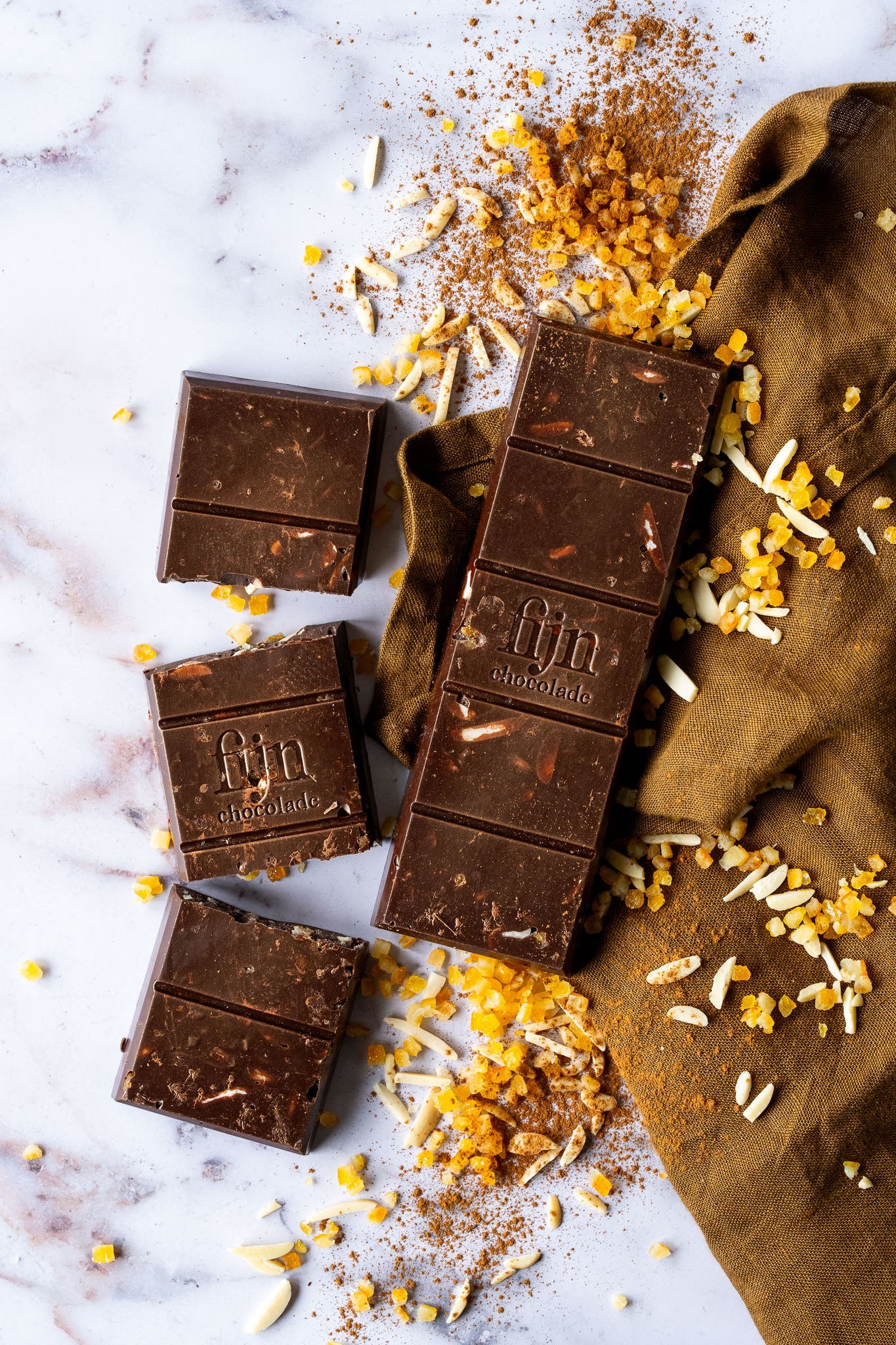 Ambachtelijke pure chocolade met sinaasappel, kaneel en amandel | 170 gram