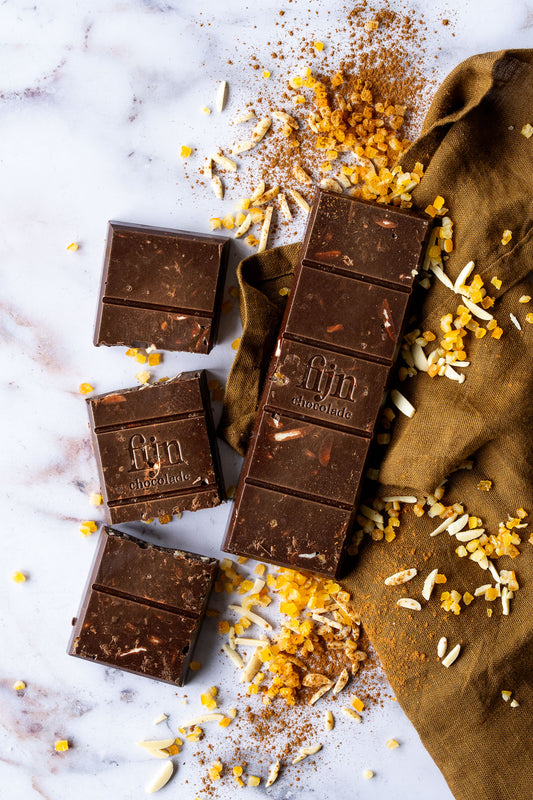 Ambachtelijke pure chocolade met sinaasappel, kaneel en amandel | 170 gram