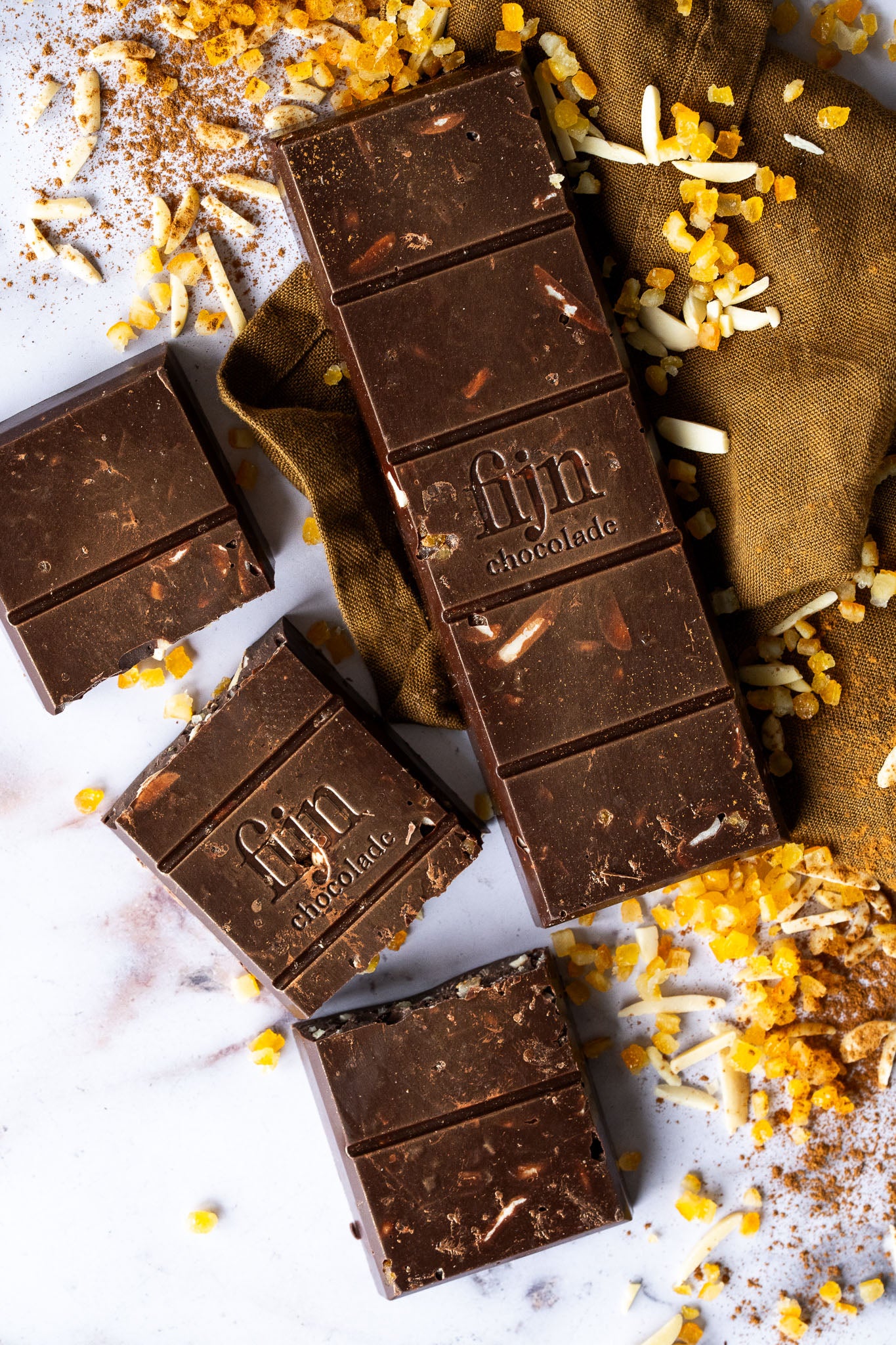 Ambachtelijke pure chocolade met sinaasappel, kaneel en amandel | 170 gram