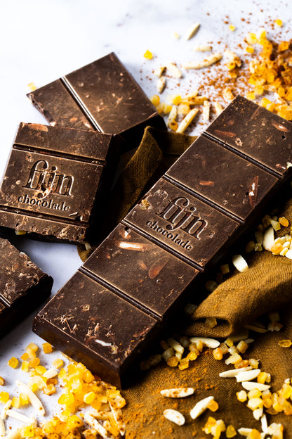 Ambachtelijke pure chocolade met sinaasappel, kaneel en amandel | 170 gram