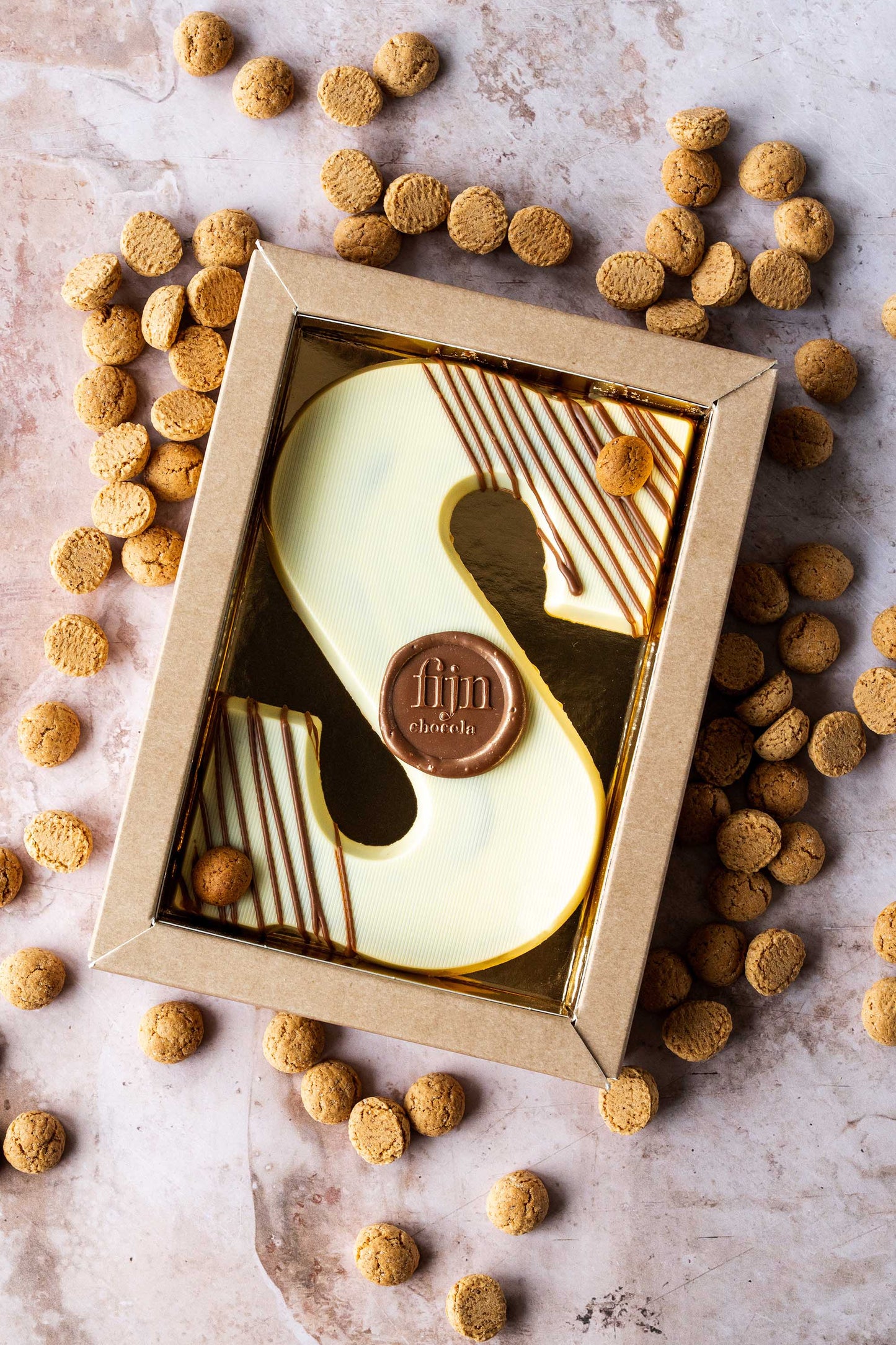 Ambachtelijke chocoladeletter met karamel en kruidnoot | PRE-ORDER 21 OKT