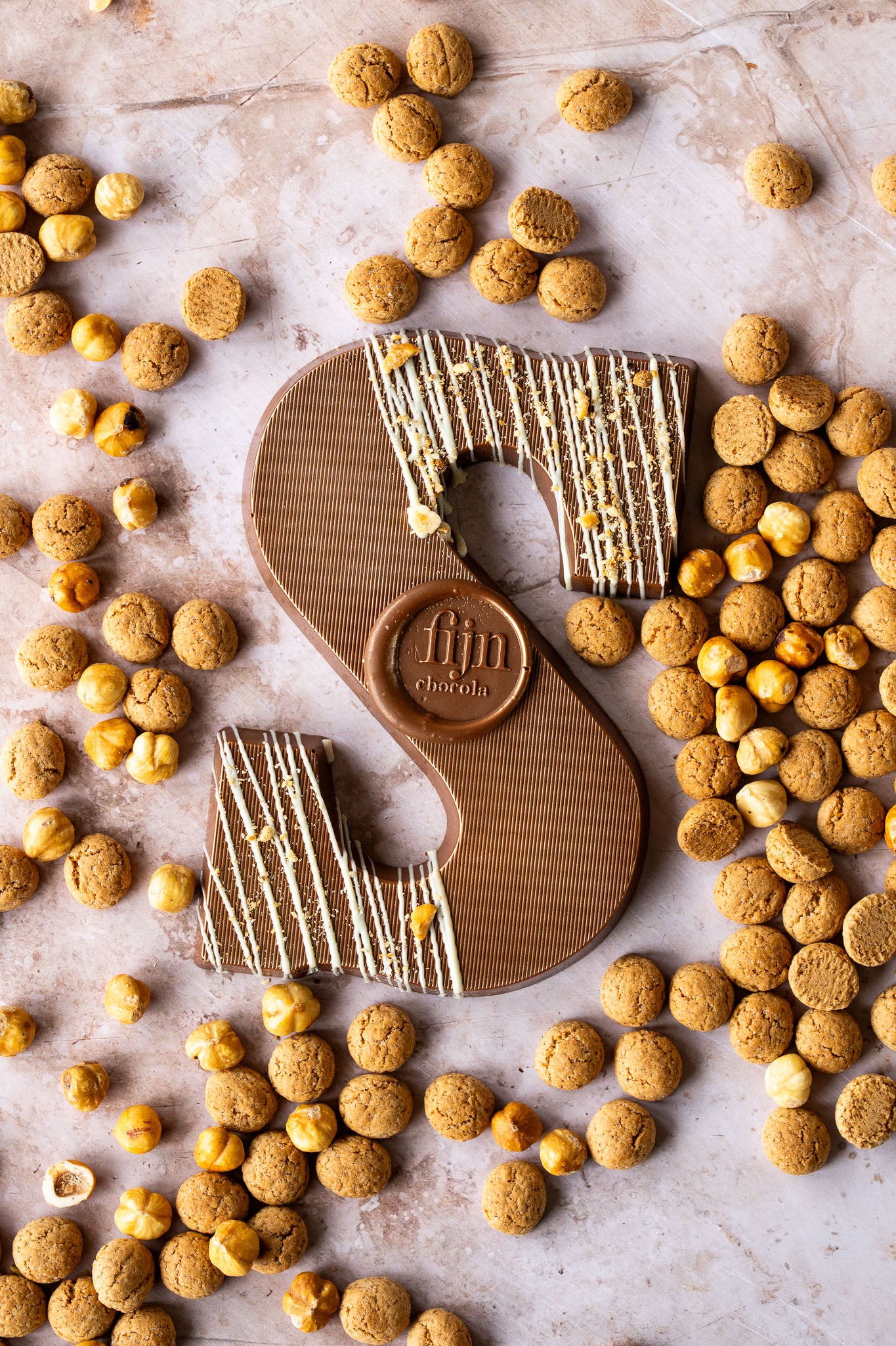 Ambachtelijk chocoladeletter hazelnoot bueno | PRE-ORDER 21 OKT