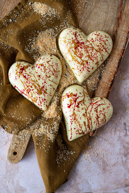 Ambachtelijk chocoladehart | Raffaello - witte chocolade met kokos, amandel en een vleugje karamel