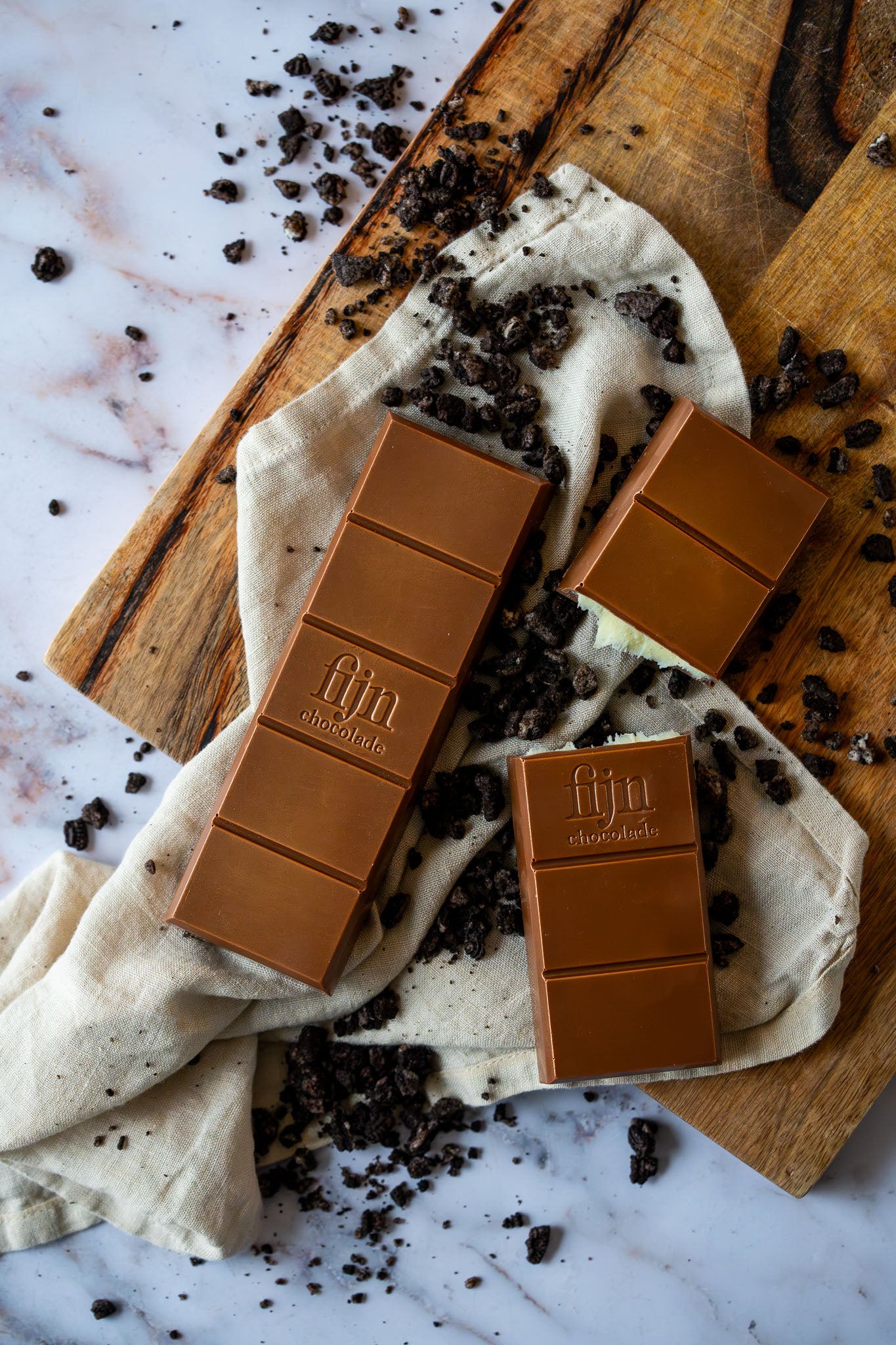 Ambachtelijke chocolade met cookies & cream | 200 gram