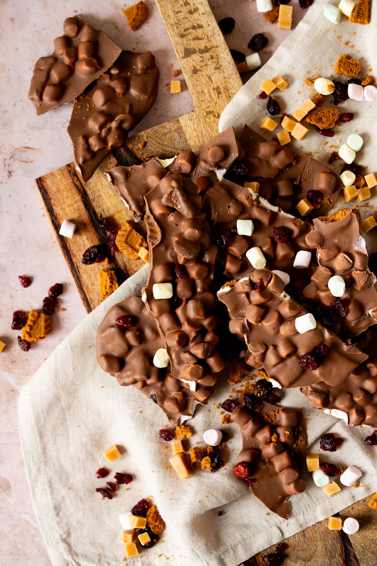 Rocky road | Winter edition | Fudge, cranberry, lotus & marshmallow