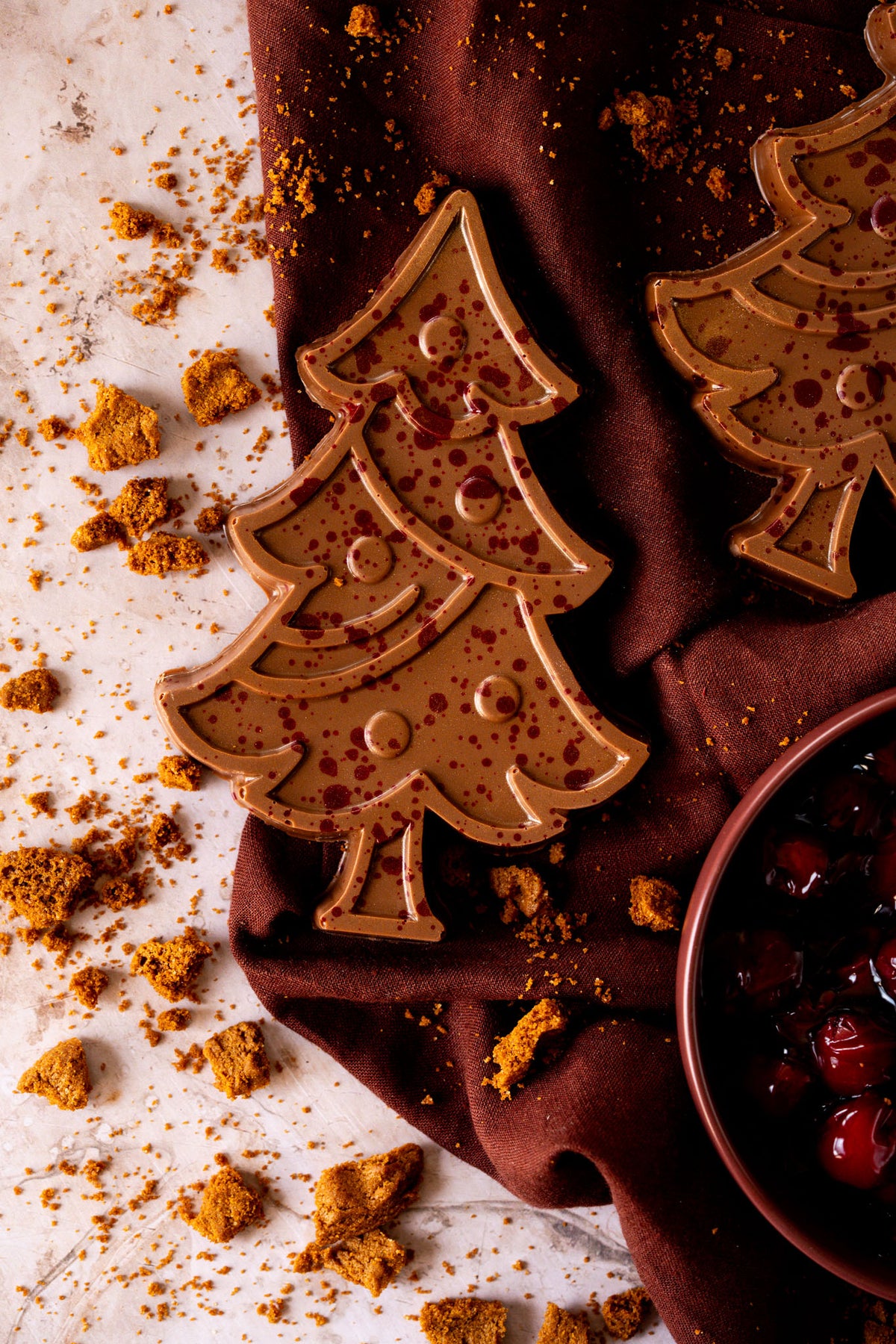 Ambachtelijke chocolade kerstboom | Monchou met kersen, vanille en bastogne