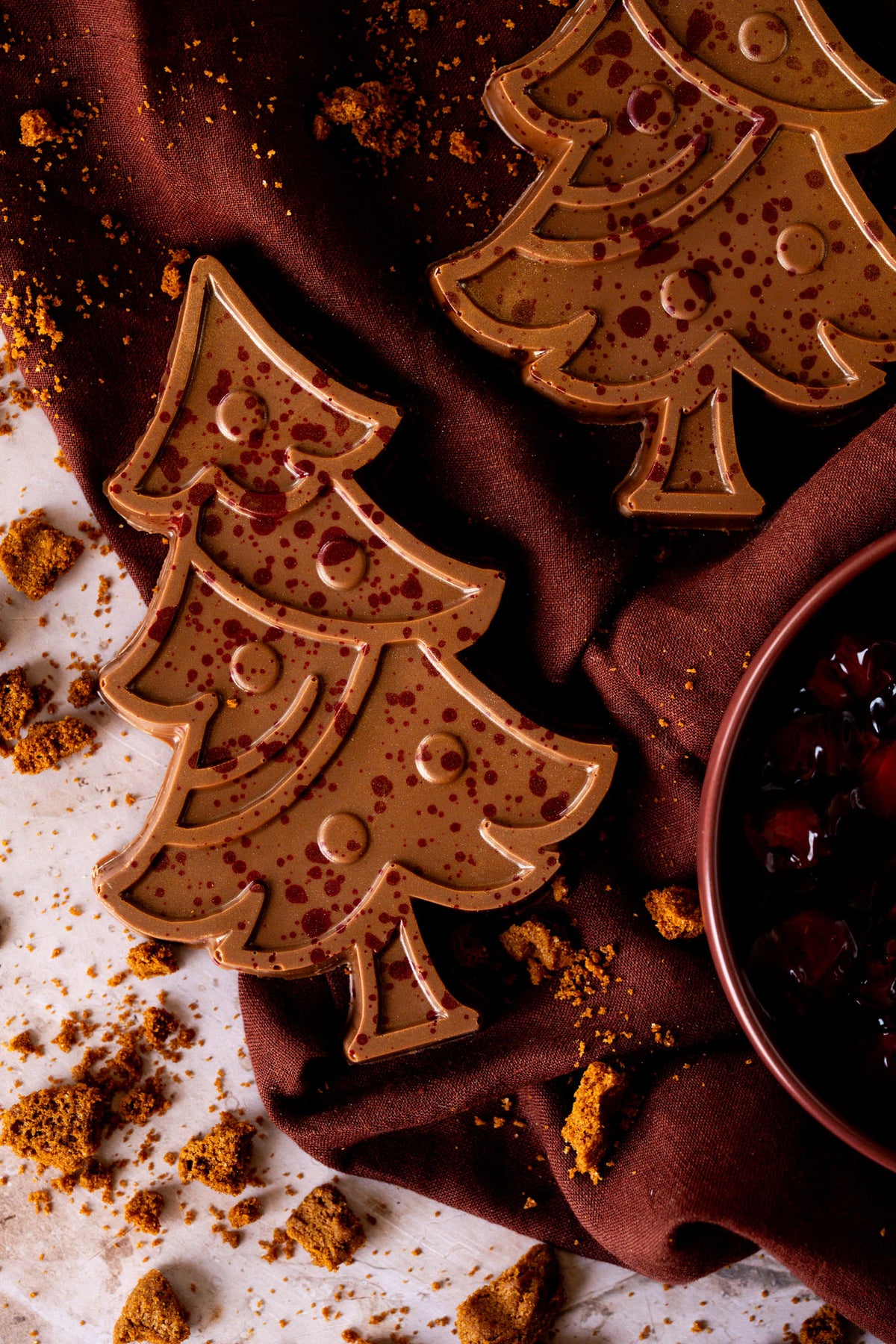 Ambachtelijke chocolade kerstboom | Monchou met kersen, vanille en bastogne