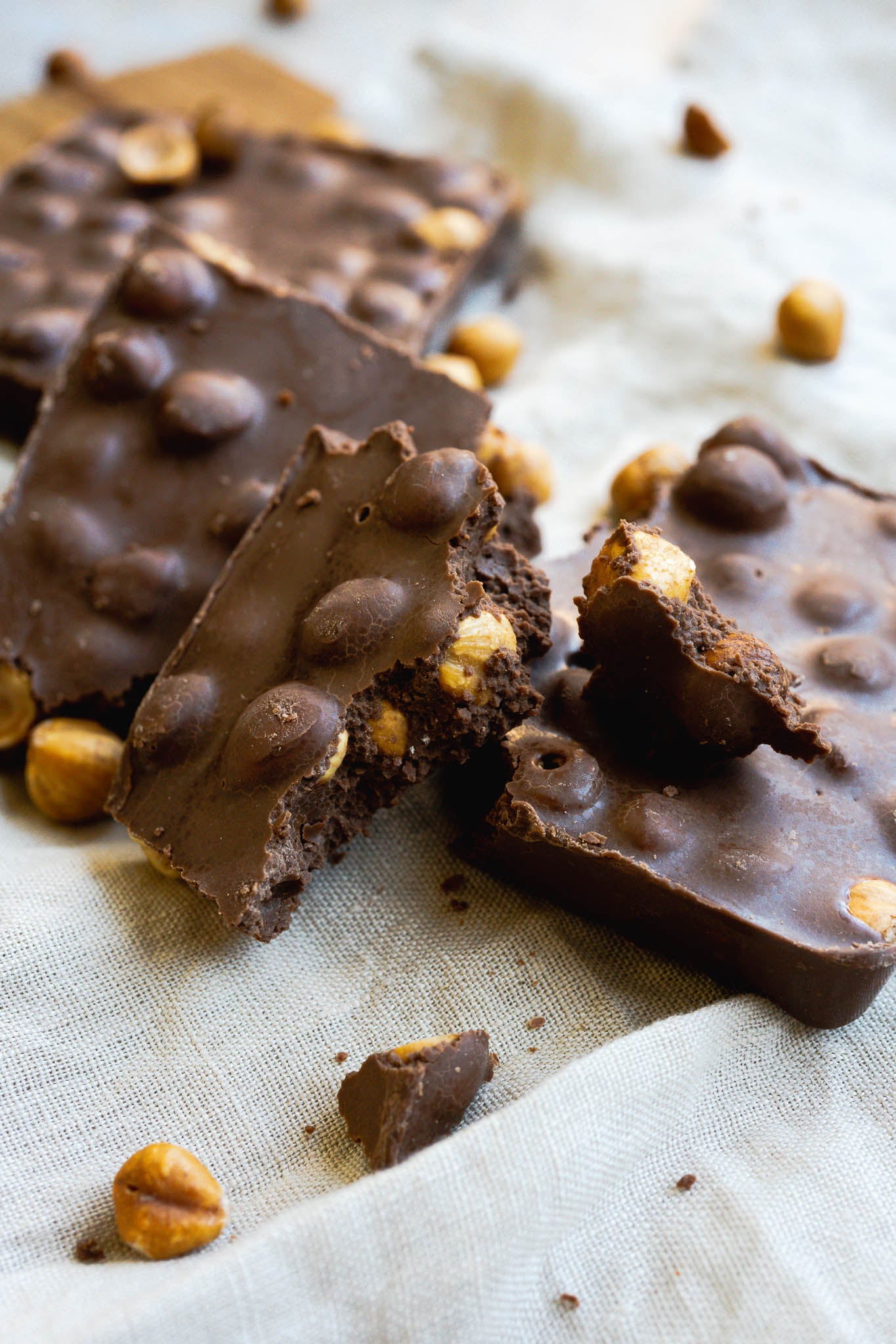 Ambachtelijke chocolade met geroosterde hazelnoot | 340 gram